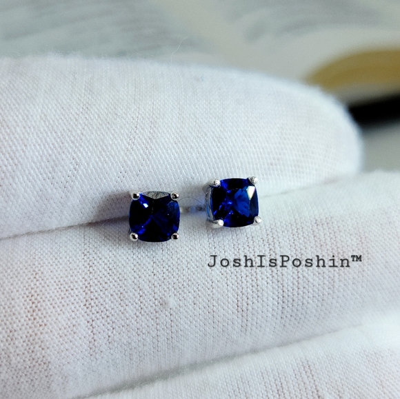 Cushion cut tanzanite earring studs in sterling silver - Picture 7 of 10